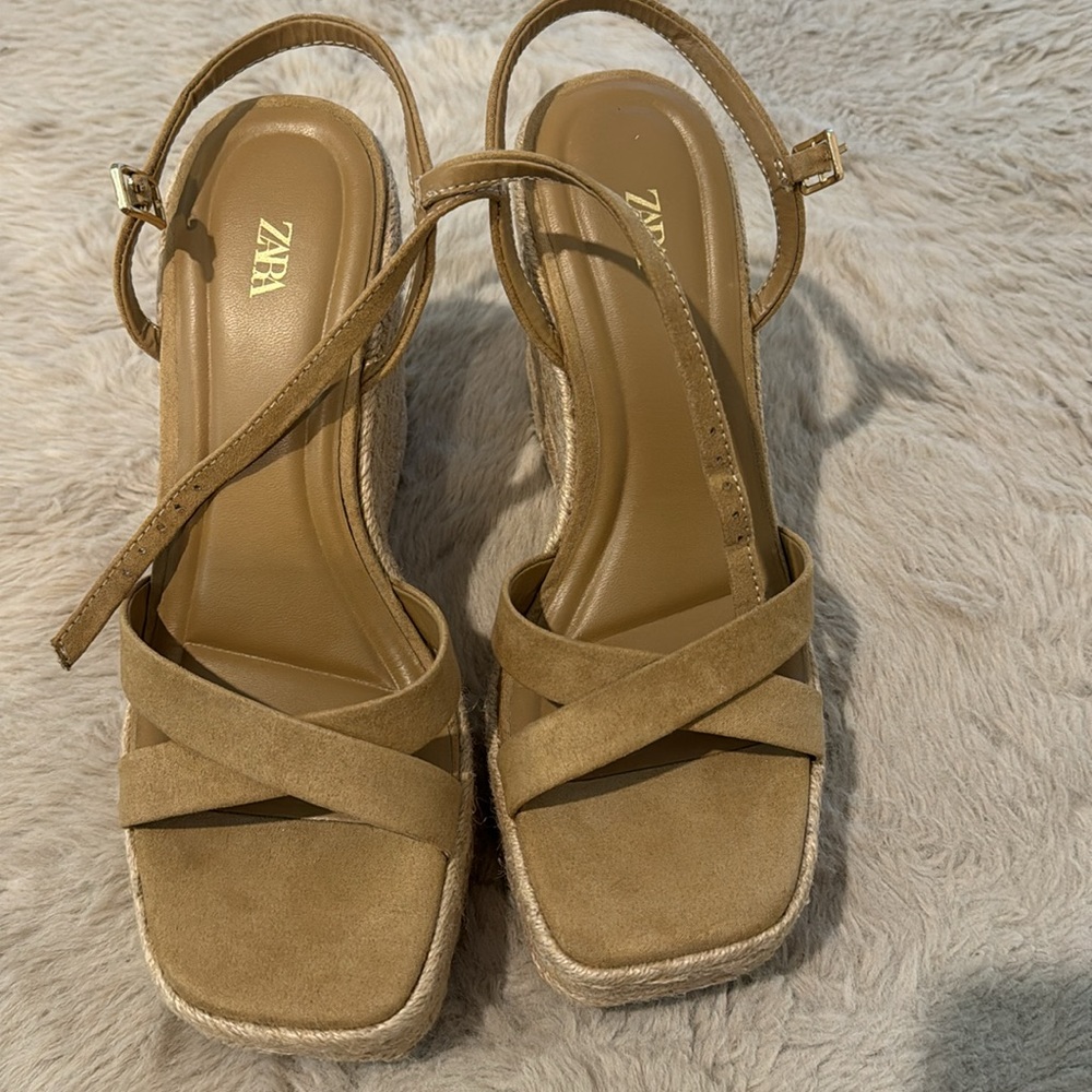 Sandals 👡 - Picture 2 of 4